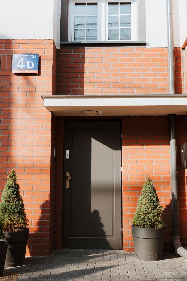 Noclegi Przy Stacji Nowy Dwór Mazowiecki Exteriör bild