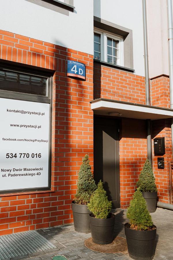 Noclegi Przy Stacji Nowy Dwór Mazowiecki Exteriör bild