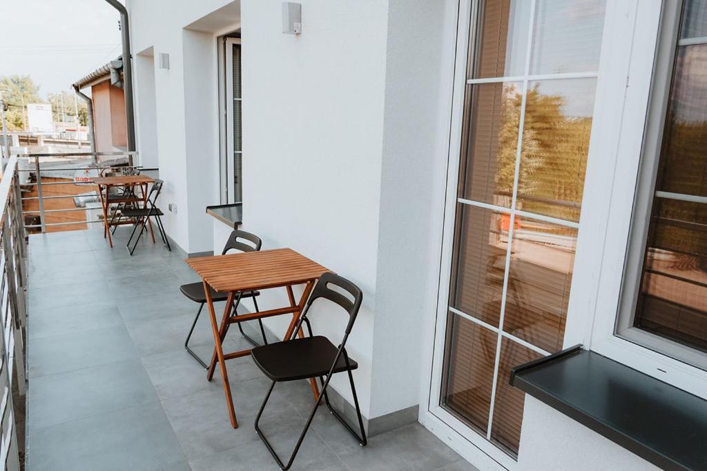 Noclegi Przy Stacji Nowy Dwór Mazowiecki Exteriör bild